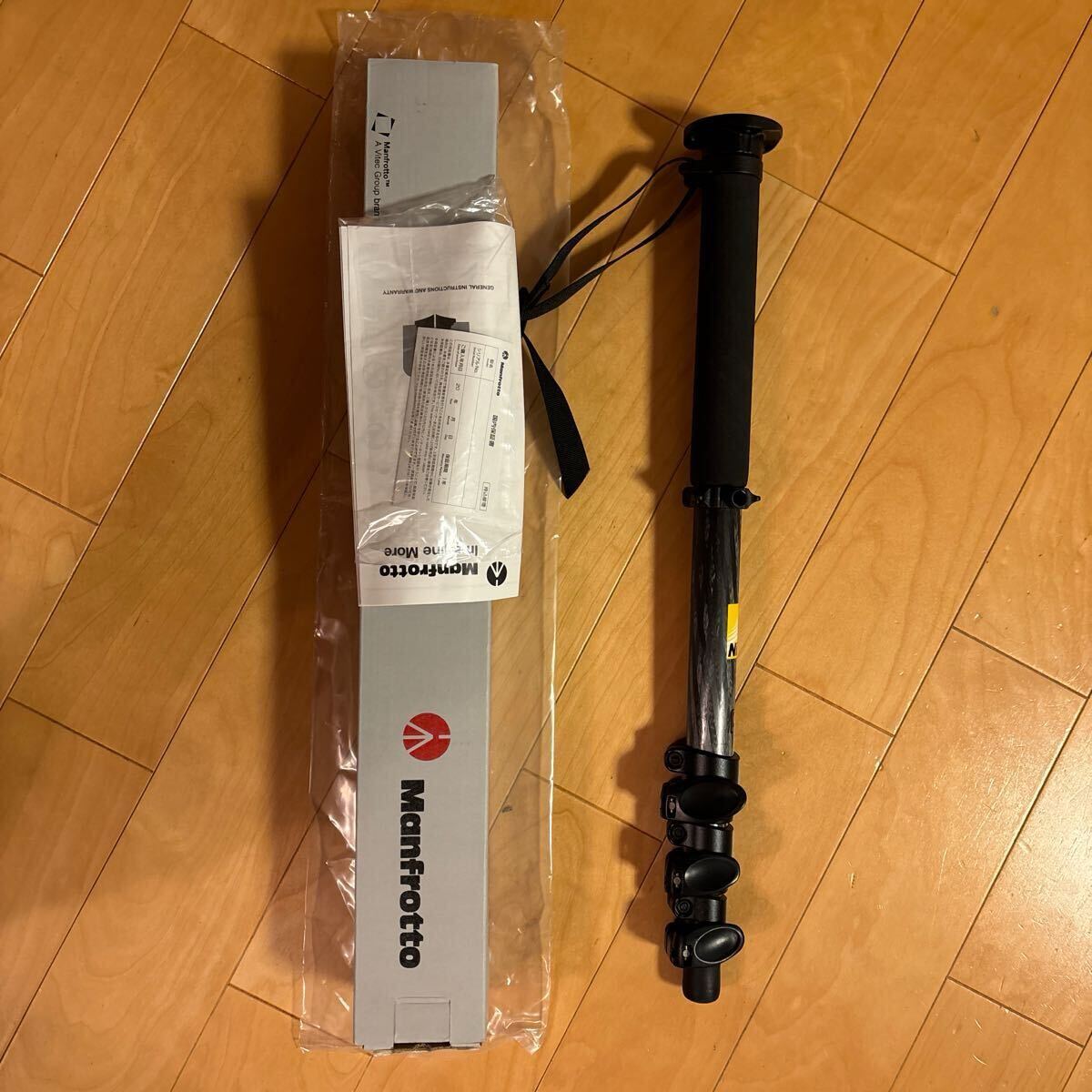◯値引き◯美品◯マンフロット◯Manfrotto◯一脚◯694CX◯カーボン◯4段◯全伸高165cm◯最低高53cm◯最大荷重5kg◯自重0.6kg◯元箱◯取説