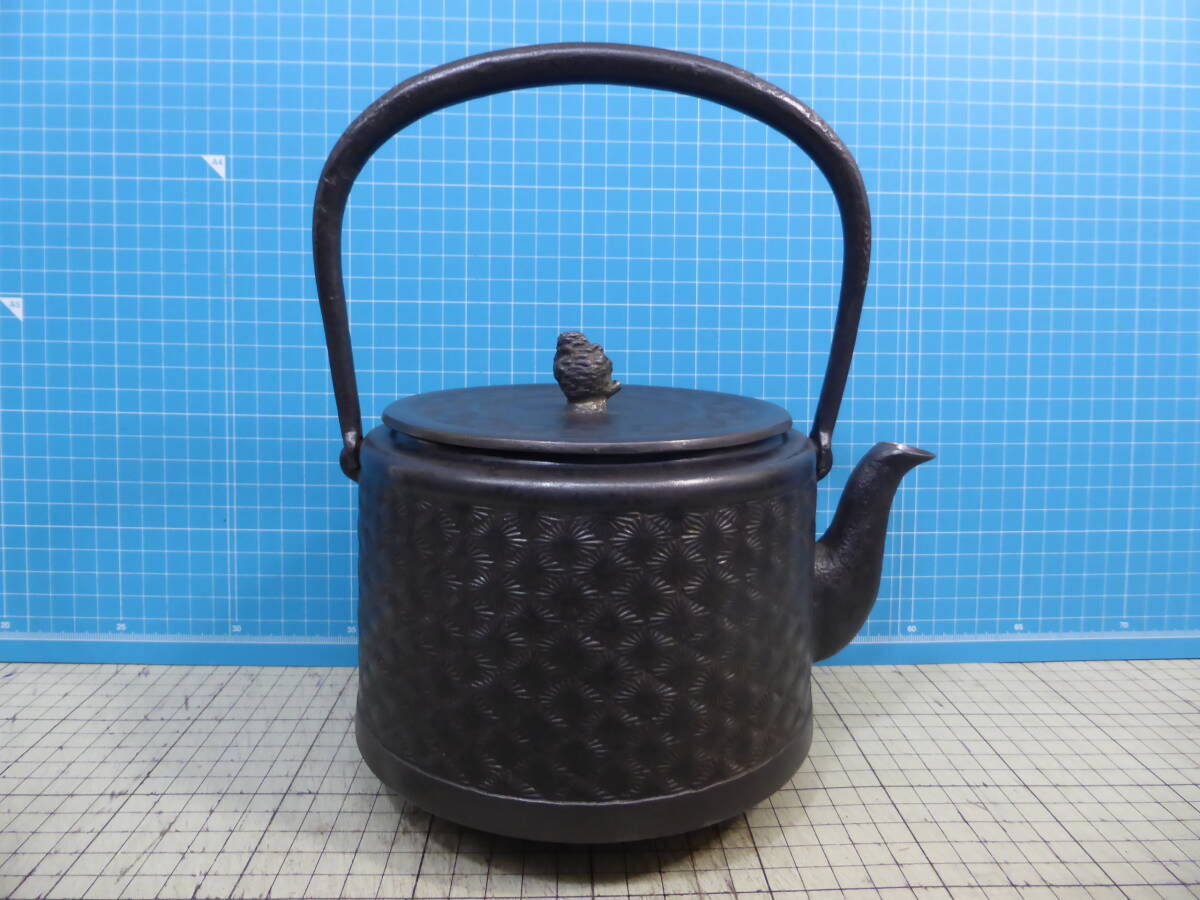 【メール便送料無料対応可】 堂 正寿 鉄瓶 美術品 重さ1.4kg。容量900ml 茶道具 鉄器 工芸品