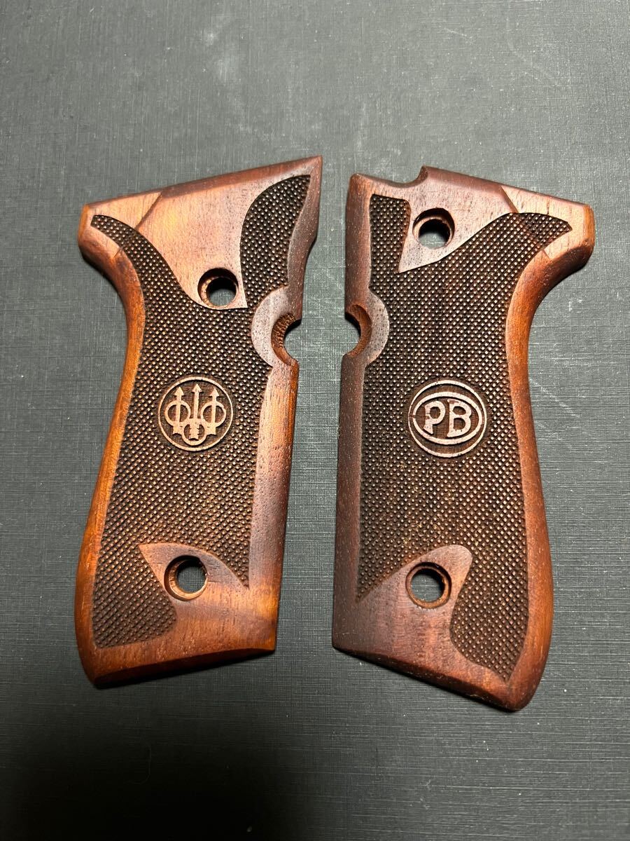 BERETTA社純正 M92Fシリーズ用木製グリップ チェッカリング仕様