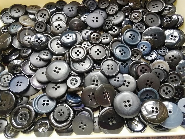☆☆☆ボタン色々たくさんまとめて300個 プラスチック 黒系 ボタンアート アクセサリー☆☆☆