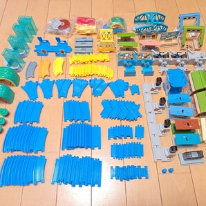 カプセルプラレール 初期 旧レール 分岐レール 信号機 駅 LED ゼンマイ巻 トンネル ガチャ 電車