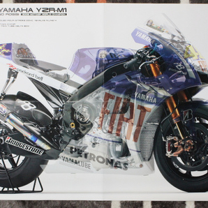 MotoGP FIAT YAMAHA TEAM YZR-M1 #46 バレンティーノ・ロッシ A2ポスター 未使用品 | ヤマハ モトGP ライディングスポーツ