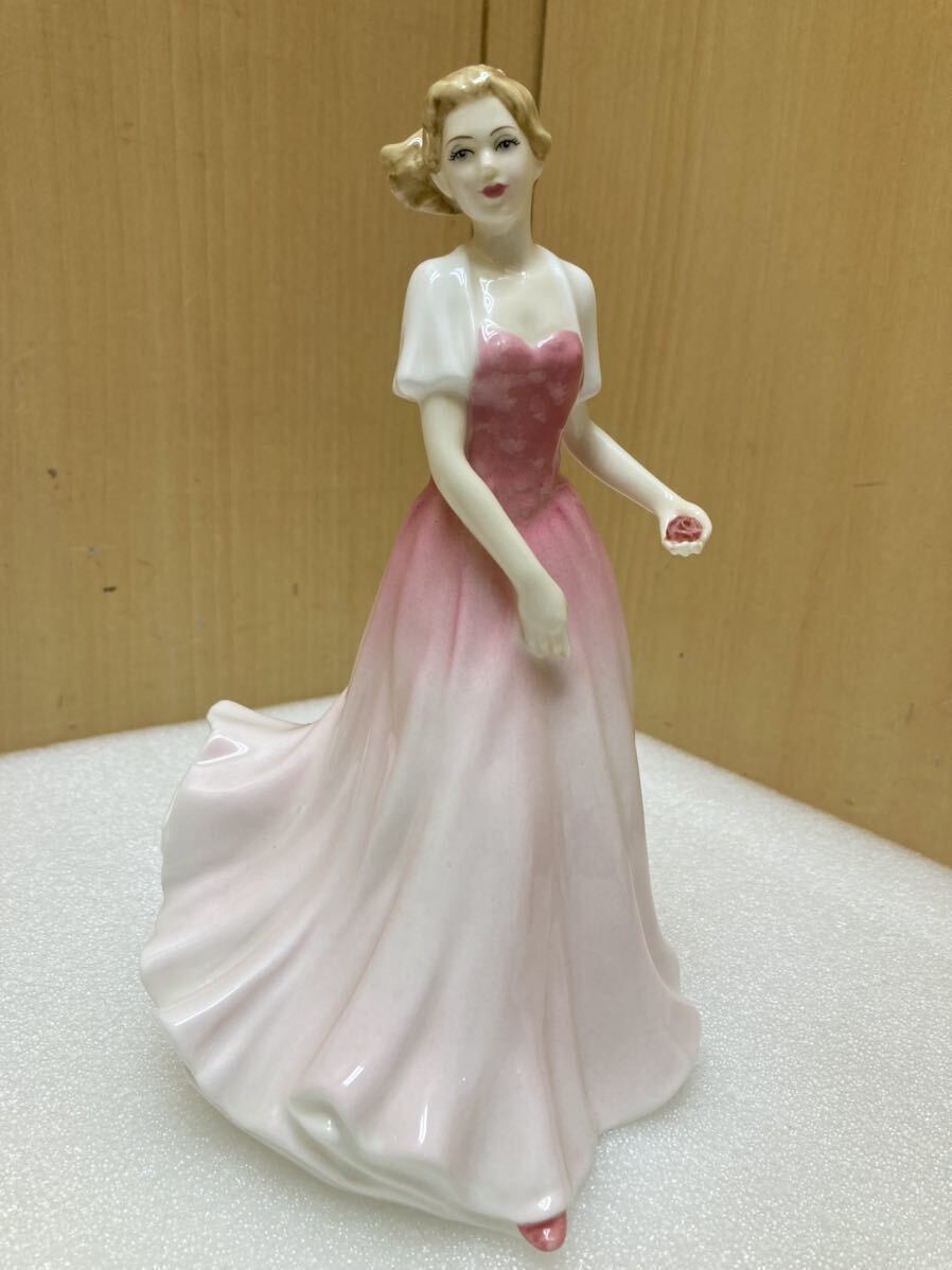 フィギュリンオブザイヤー★ロイヤルドルトン ローレン 1999年 置物人形 陶器 1999年フィギュリンオブザイヤー☆ロイヤルドルトン ローレン