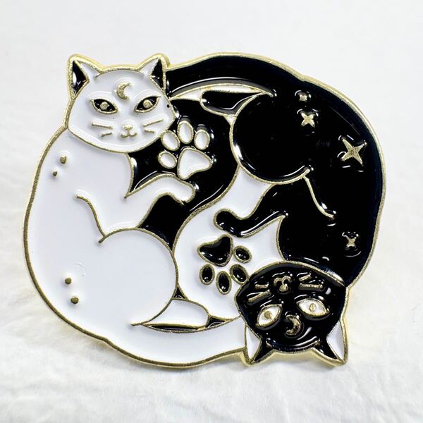 【ピンバッジ】猫 ねこ 陰と陽 陰陽 モノクローム 白黒