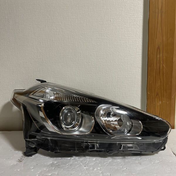 ハロゲン NSP170G シエンタ 右ヘッドライト ユニット ブラック 純正
