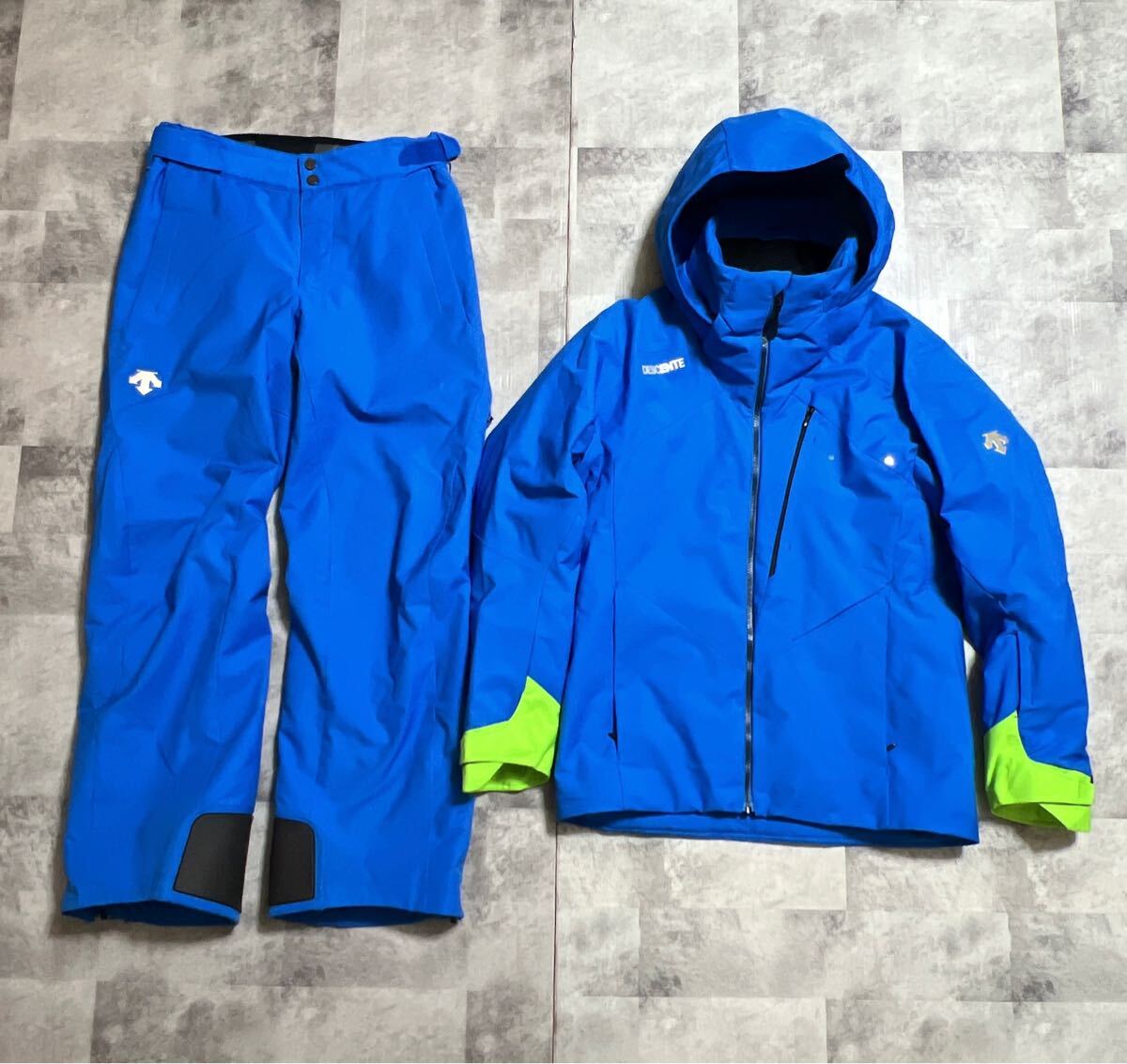 未使用品 DESCENTE カラー:HAV サイズ:L デサント スキーウェア 未使用品 DESCENTE カラー:HAV サイズ:L デサント スキーウェア