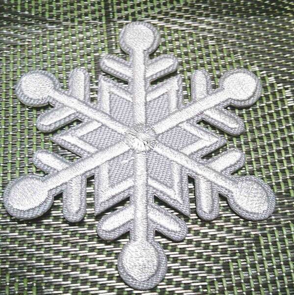 《灰雪片US》新品 雪 氷 結晶 snowflakes 「スノーフレークス」 刺繍ワッペン■スキー 登山 スケート 冬◇ 洋服・衣類・衣服DIY