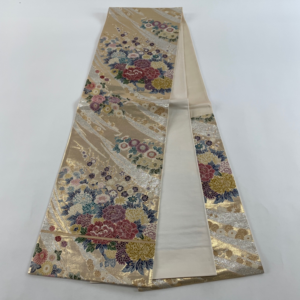 袋帯 秀品 牡丹 菊 箔 金糸 金色 六通 正絹 【中古】 袋帯 秀品 牡丹 菊 箔 金糸 金色 六通 正絹 【中古】