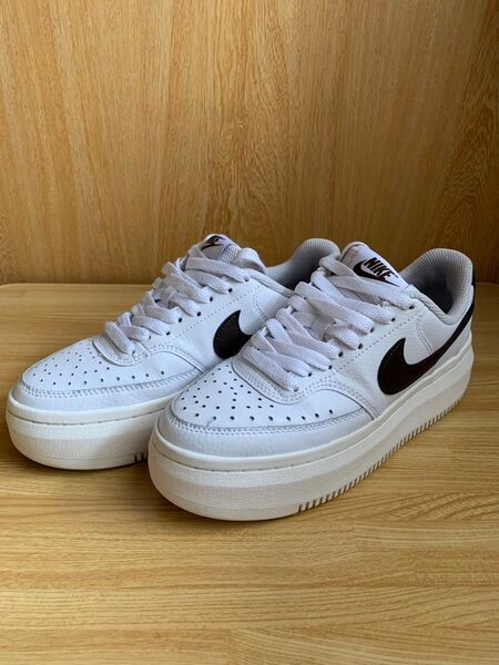 NIKE ナイキ スニーカー コートビジョン アルタ 23.5cm ブラウン