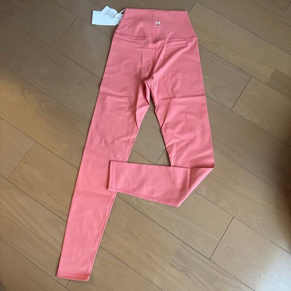 ●未使用● HEREIAM ヘレイアム スキンタッチレギンスサイズXS ピンク レディース