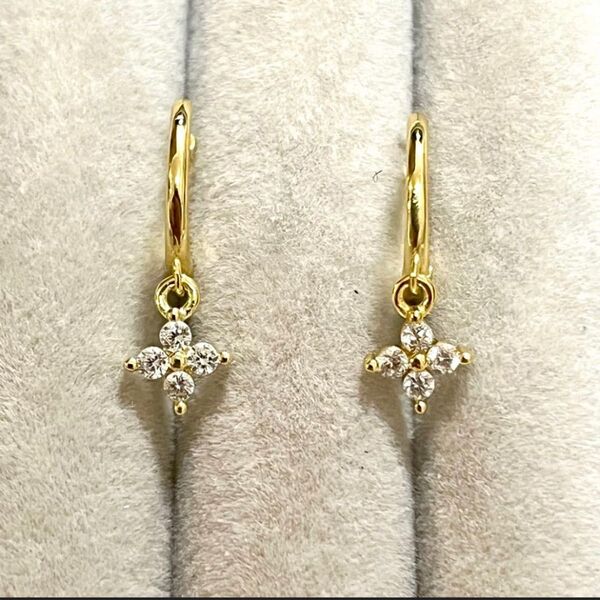 四つ葉・フープピアス ゴールド