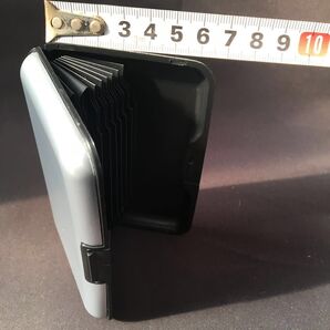 ポイントカード、トレーディングカード、定期券入れ プラスチック製、 【カラー】シルバーグレー 未使用品