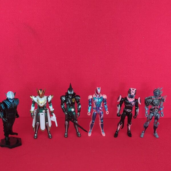 仮面ライダーリバイス 装動 現状品
