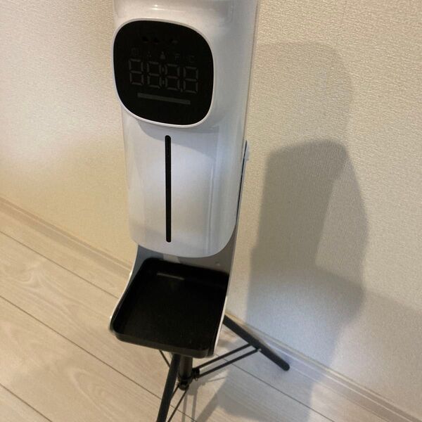 3脚付き!アルコールディスペンサー、検温器付き