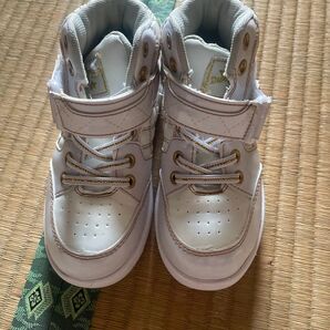 スニーカーキッズ