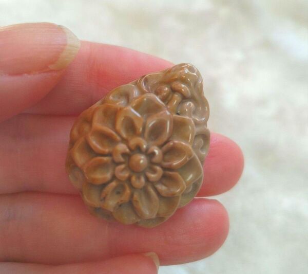 天然石アラシャンしずく花パーツ