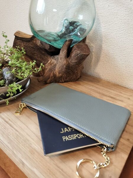 本革★都内セレショ購入 未使用 パスポート入れ 財布にもなります。