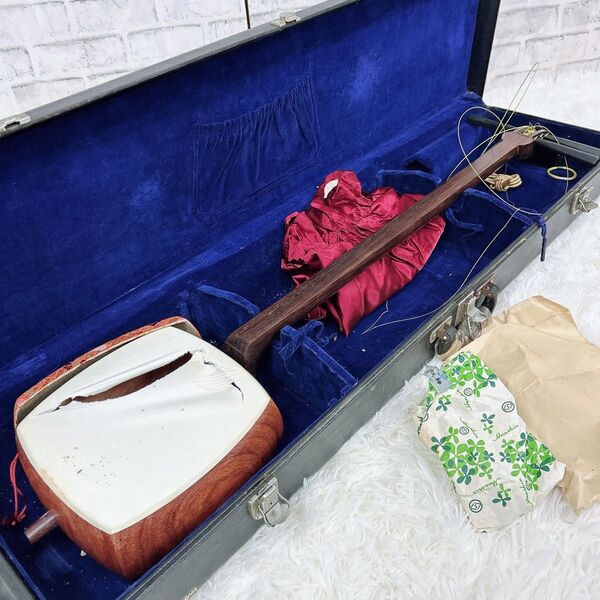 三味線 細棹 和楽器 破れあり 地唄 ハードケース付き 弦楽器 現状販売