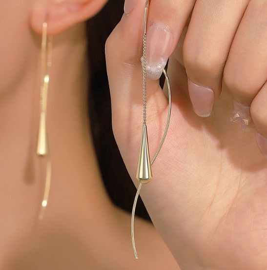 ロングティアドロップピアス ゴールド 両耳 高見え 韓国 上品 ピアス おしゃれ
