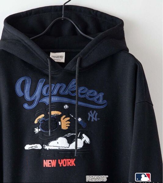 MLB ×PEANUTS ニューヨーク・ヤンキース パーカー 裏起毛