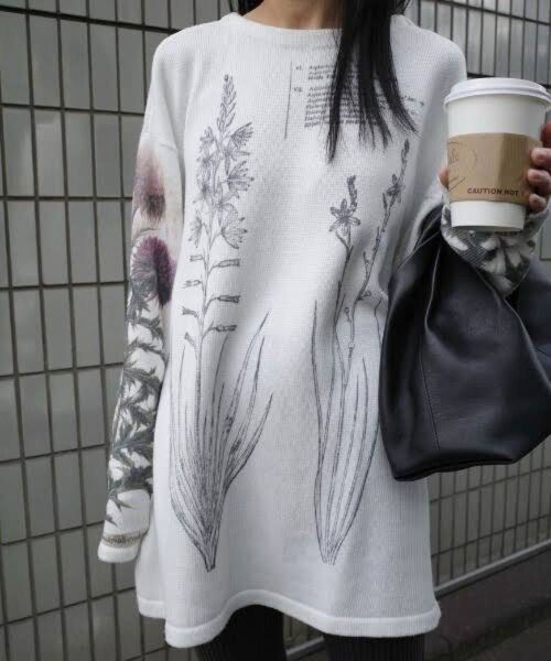 AMERI VINTAGE ILLUSTRATION PRINT KNIT TOP