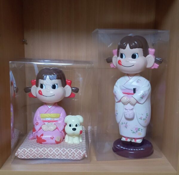 【不二家ペコちゃん】着物姿首振り人形 おすわり&立ち姿