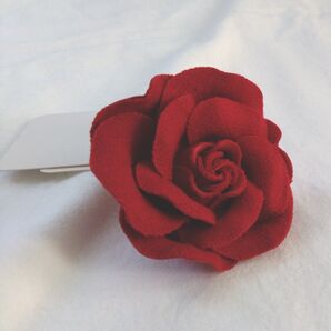 ペイトンプレイス【新品】薔薇モチーフのコサージュ アクセサリー