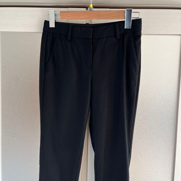 日本製のシンプルなレディースのパンツです。