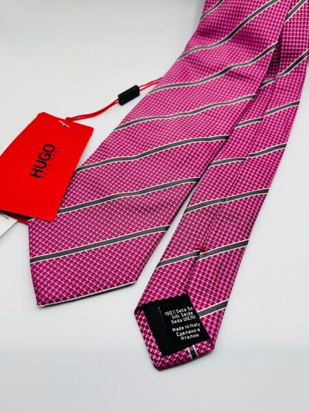 【未使用タグ付き】HUGO BOSS ピンク ストライプ ネクタイ