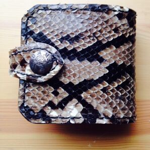【ARIZONA】ダイヤモンドパイソン革 財布 ハーフ 二つ折り 蛇革 ヘビ革