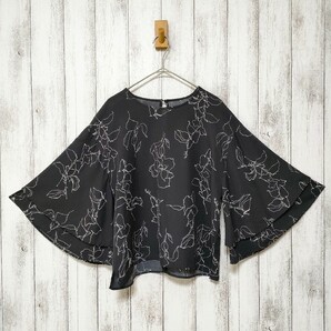 RAMIRAL (40) フリル袖 総柄ブラウス