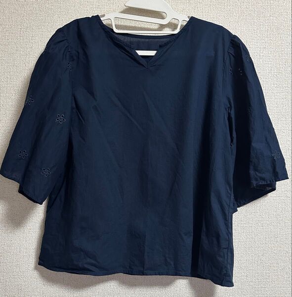 ネイビー 薄手 ブラウス 紺色 花柄 花 シンプル カジュアル 綿100% 5分袖