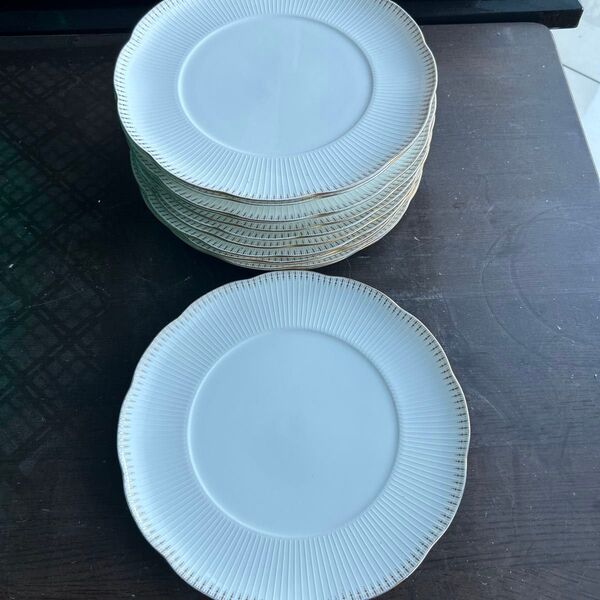 上品な雰囲気 ノリタケ ボンチャイナ 27センチ10枚前菜やメインディッシュに使用していました。縁金縁剥がれあり