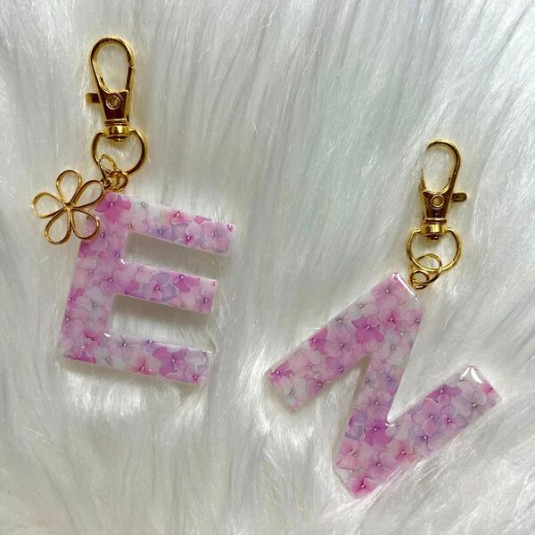 ハンドメイド レジン イニシャルキーホルダー