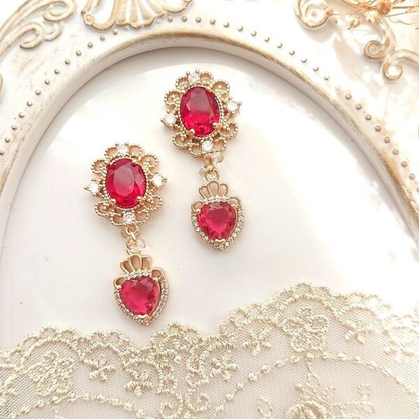 Crown 【レッド / ピアス /イヤリング】 アクセサリー ゴールド サージカルステンレス ノンホールピアス 樹脂イヤリング