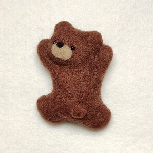 ◆SALE◆クマのブローチ(テラコッタ) -羊毛フェルト・ハンドメイド-