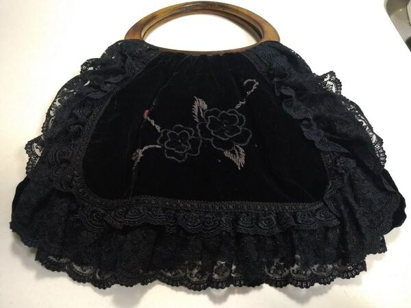 ☆アンティーク 木製取っ手 黒のベルベット生地 レース 刺繍 ハンドバッグ☆