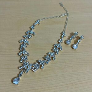 ネックレス、イヤリング 2点セット