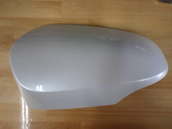 新品未使用 ヴィッツ KSP130 NSP130 NSP135 NCP131 NHP130 左 ドアミラーカバー ホワイトパールクリスタルシャイン 070 純正品