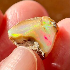 極上 オパール 原石 5.35ct エチオピアオパール 天然オパール 天然石 オパール原石 鉱物 コレクション お守り 開運