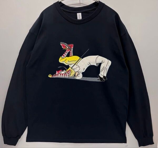 男女兼用 宿命の対決 おもしろ パロディ ネタロンT 長袖Tシャツ/黒