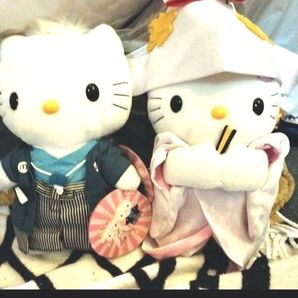 和服を着たハローキティ 2体