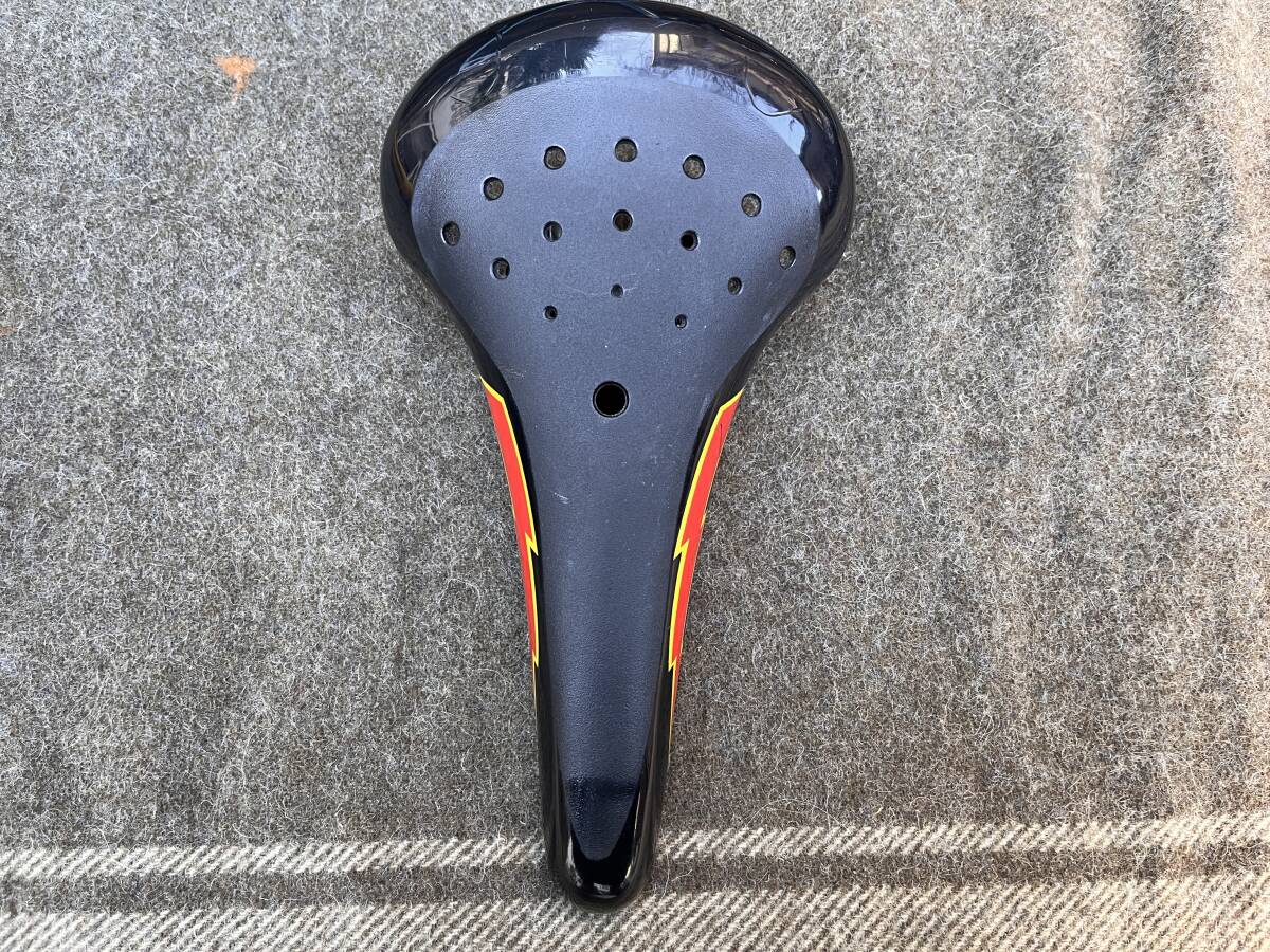 新古 美品 ELINA ライトニング サドル ブラック OLD BMX 新古 美品 ELINA ライトニング サドル ブラック OLD BMX