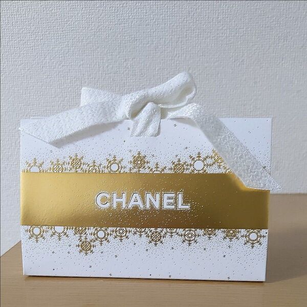 CHANEL 2024年クリスマス ホリデーギフト リボン付きボックス型 ショッパー
