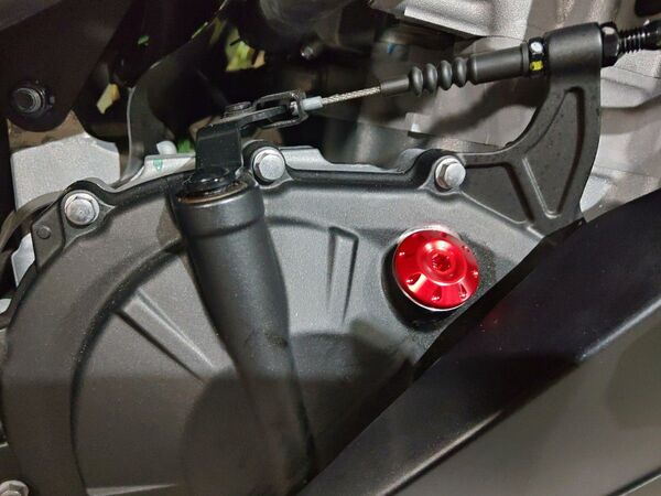 アルミニウム オイルフィラーキャップ M20P2.5 レッド