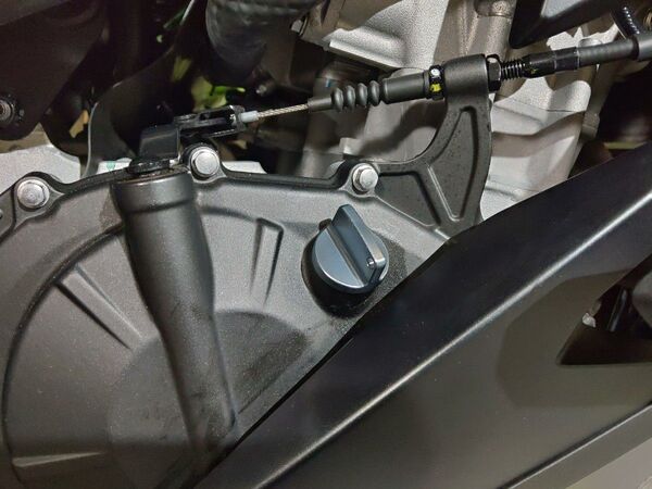 アルミニウム オイルフィラーキャップ M20P2.5 ガンメタ