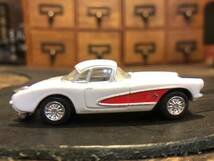 ★1957 Chevrolet Corvette　シボレーコルベット　ホワイト KINSMART 1/64 アルミダイキャストミニカーキーホルダー 東京★_画像5