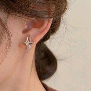 No.559 【ゲリラセール】 シルバー 星型 スタッドピアス クリスタル キラキラ ビジュー