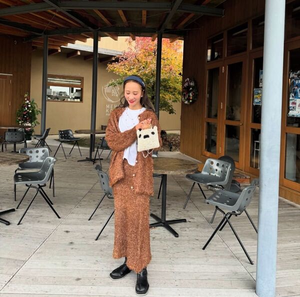 【新品タグ付き】HOWDY グリッターニットセットアップ(brown)