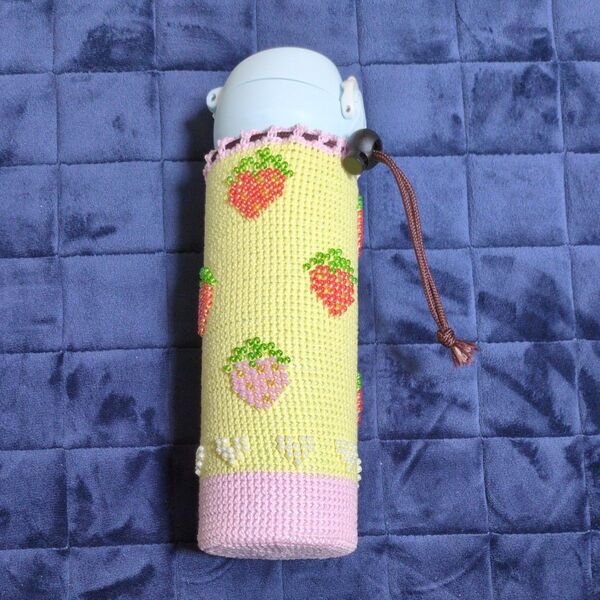 水筒 ペットボトルカバー ハンドメイド イチゴ柄 ビーズ編み